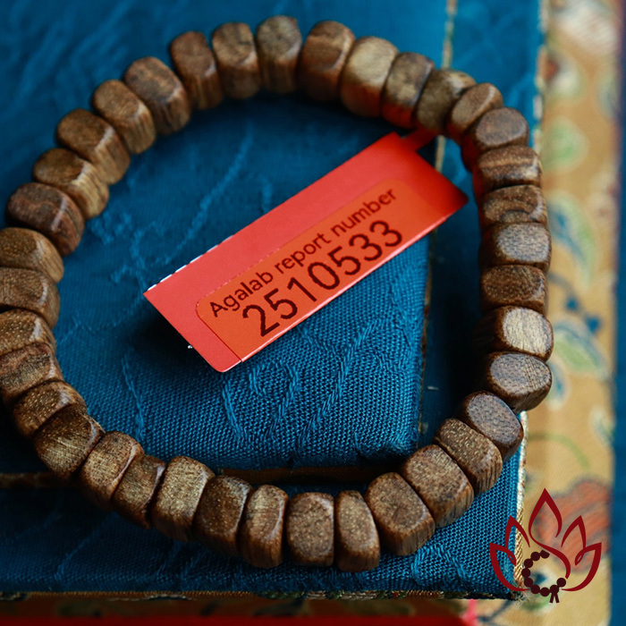 Vòng Trầm Hương Hạt Dẹp Thô | 7 Ly | Trầm Tốc Kiến Tự Nhiên Lâu Năm